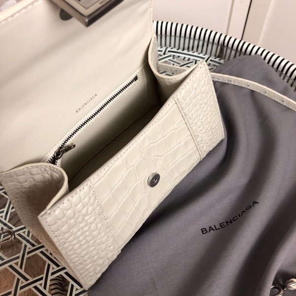 バレンシアガバッグ着用イメージ